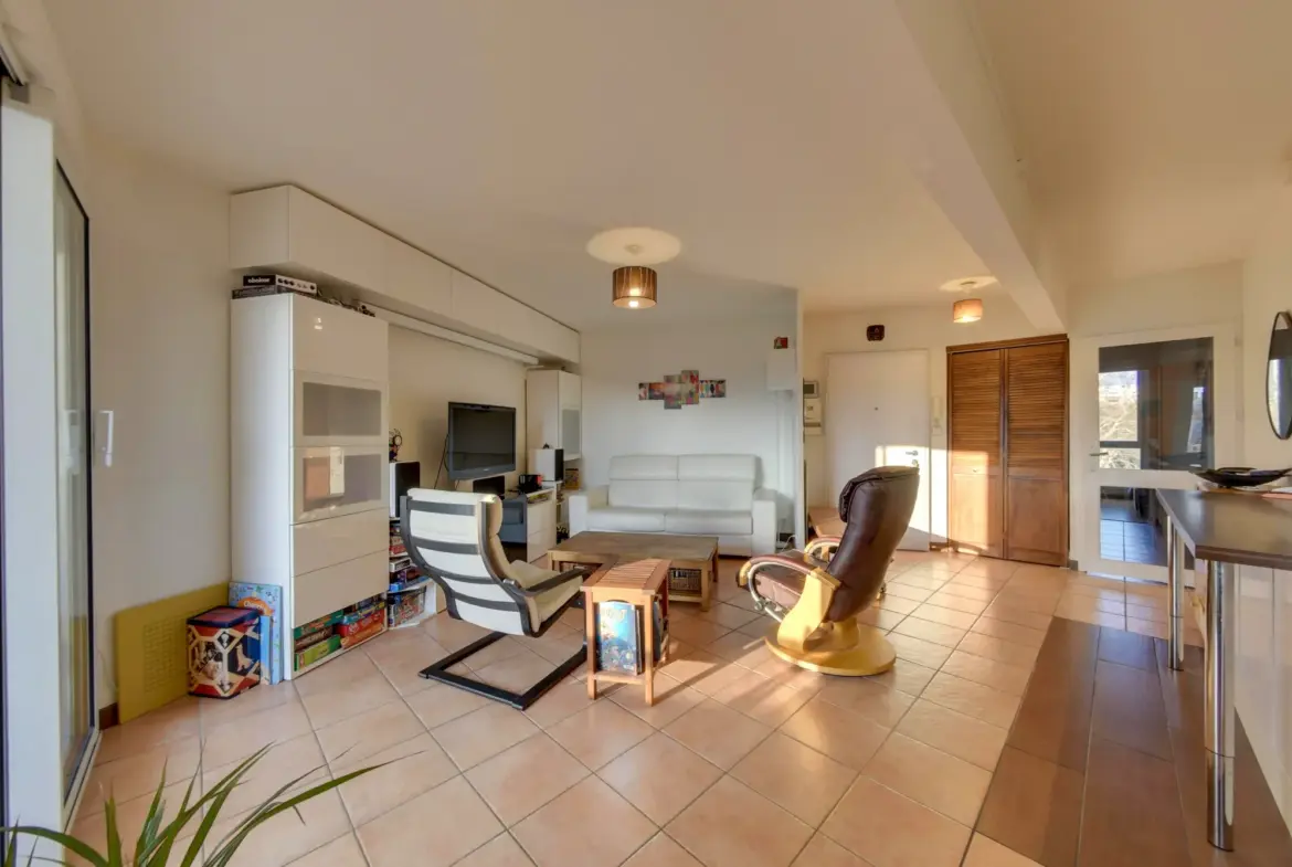 Vente Appartement 3 Chambres avec Garage à Grenoble 