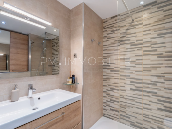À vendre : Appartement T1 avec terrasse et piscine à Marseille 
