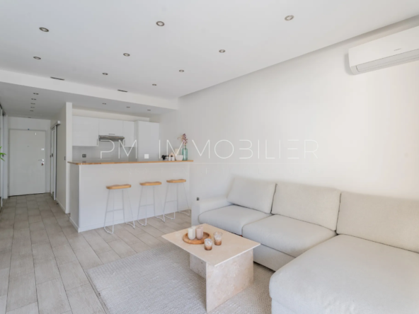 À vendre : Appartement T1 avec terrasse et piscine à Marseille 