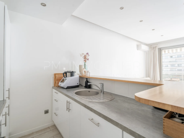 À vendre : Appartement T1 avec terrasse et piscine à Marseille 