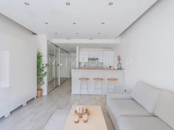 À vendre : Appartement T1 avec terrasse et piscine à Marseille 