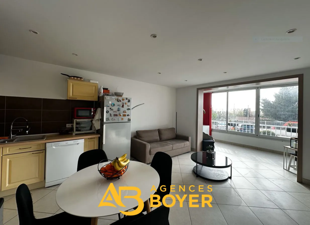 Appartement T2 rénové à Bandol, proche des commerces et de la gare