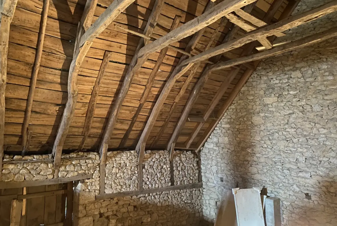 Maison de village et grange à vendre à St Pardoux La Croisille 