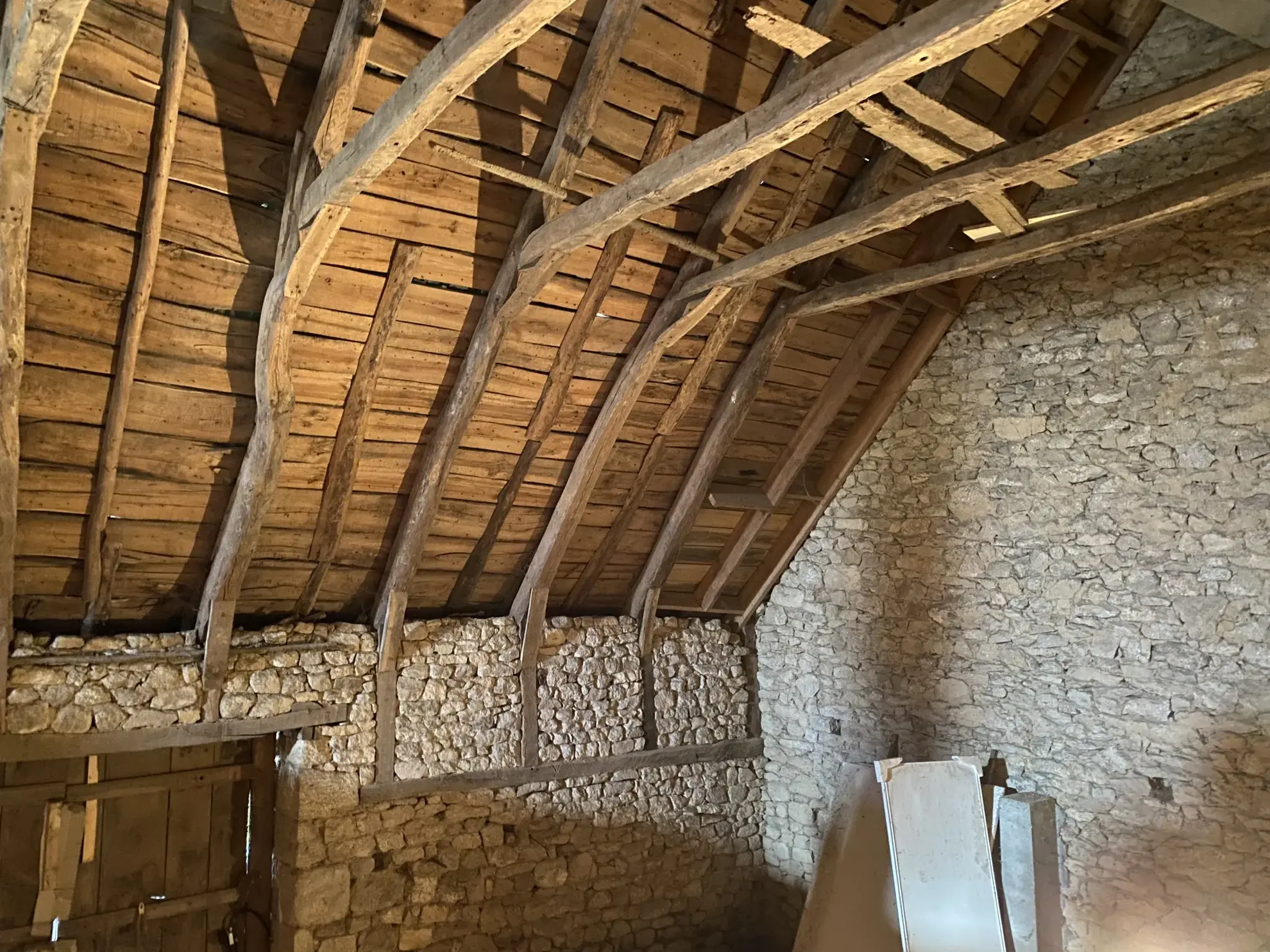 Maison de village et grange à vendre à St Pardoux La Croisille 