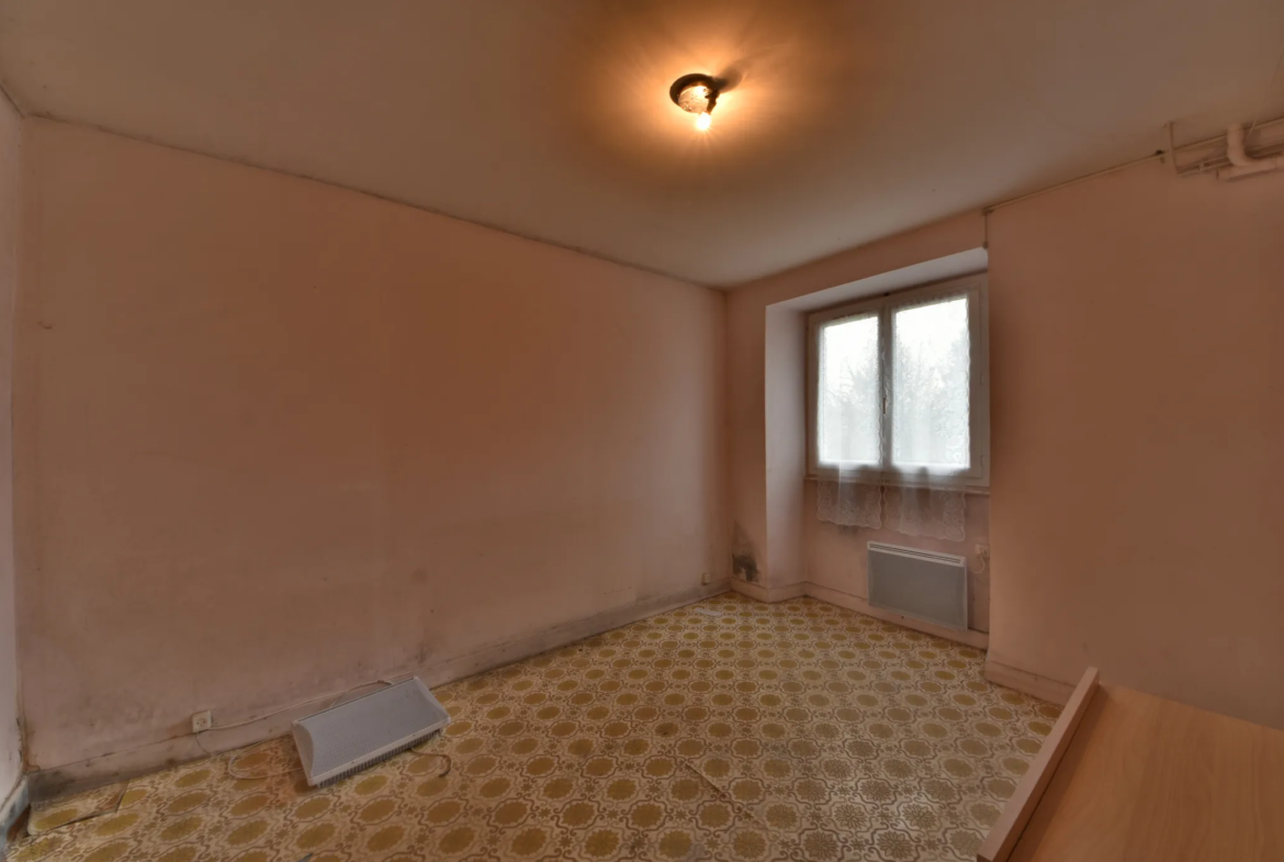 Maison de village et grange à vendre à St Pardoux La Croisille 