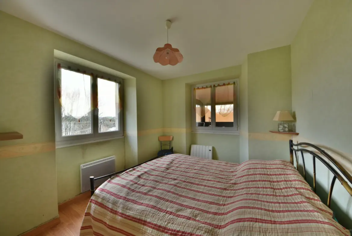 Maison de village et grange à vendre à St Pardoux La Croisille 