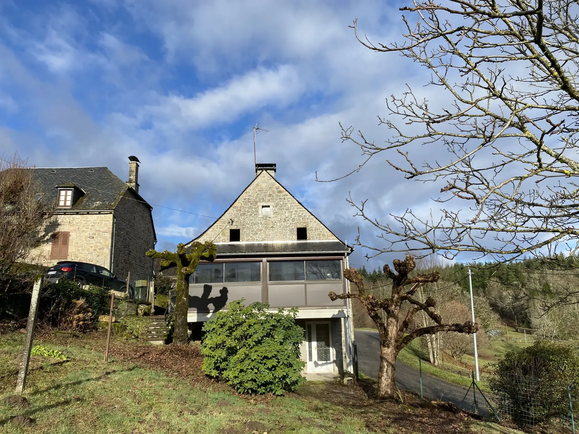 Maison de village et grange à vendre à St Pardoux La Croisille 