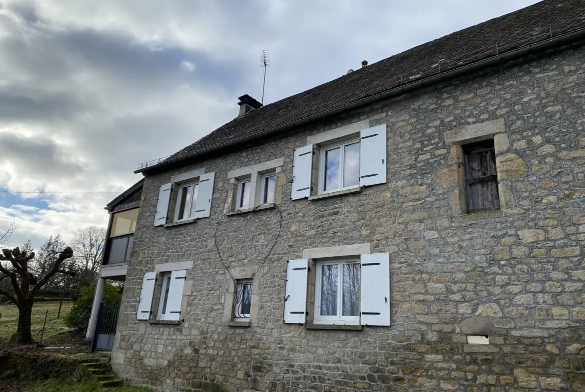 Maison de village et grange à vendre à St Pardoux La Croisille 