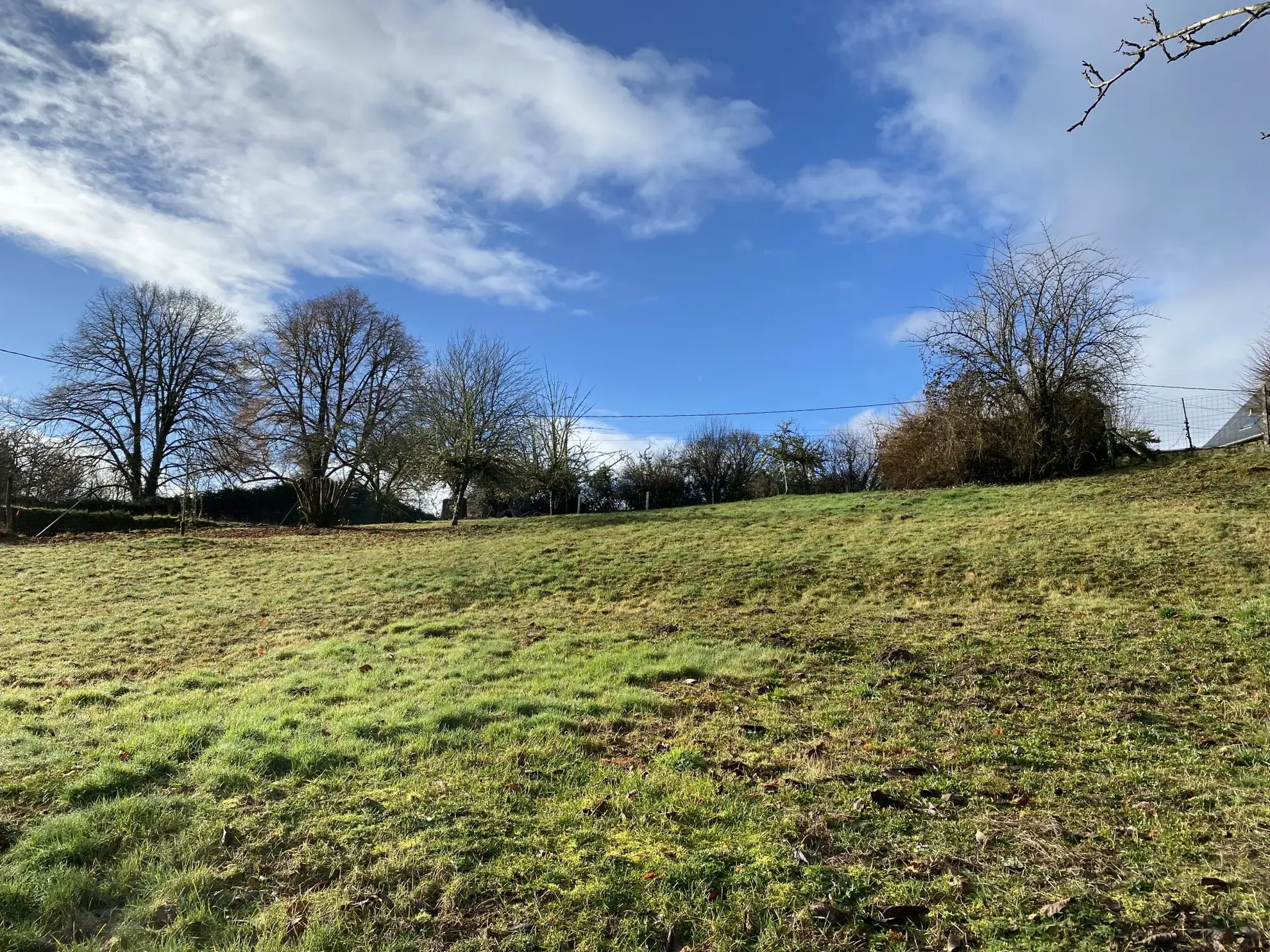 Maison de village et grange à vendre à St Pardoux La Croisille 