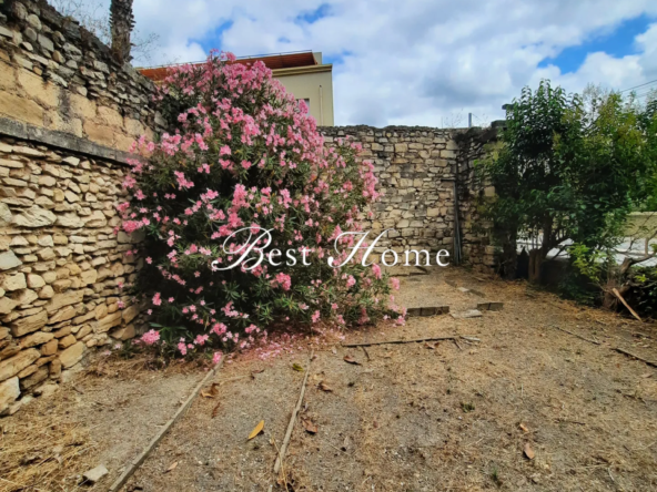 Maison de Ville à Vendre à Nîmes - Investissement Idéal 