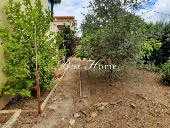 Maison de Ville à Vendre à Nîmes - Investissement Idéal 
