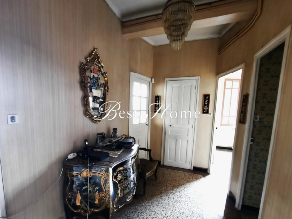 Maison de Ville à Vendre à Nîmes - Investissement Idéal 