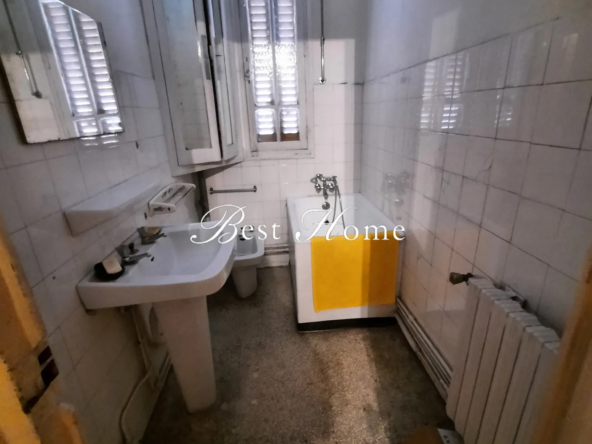 Maison de Ville à Vendre à Nîmes - Investissement Idéal 