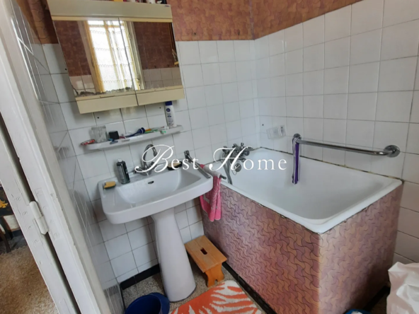 Maison de Ville à Vendre à Nîmes - Investissement Idéal 