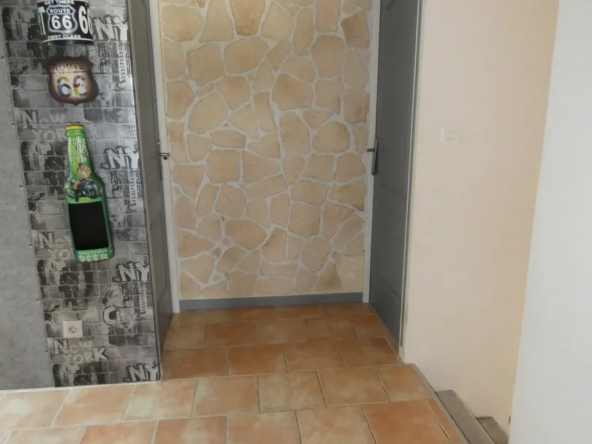 Pavillon spacieux avec terrain et garage indépendant à Villechetive 