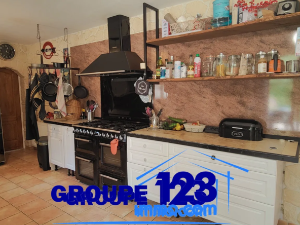 Pavillon spacieux avec terrain et garage indépendant à Villechetive 