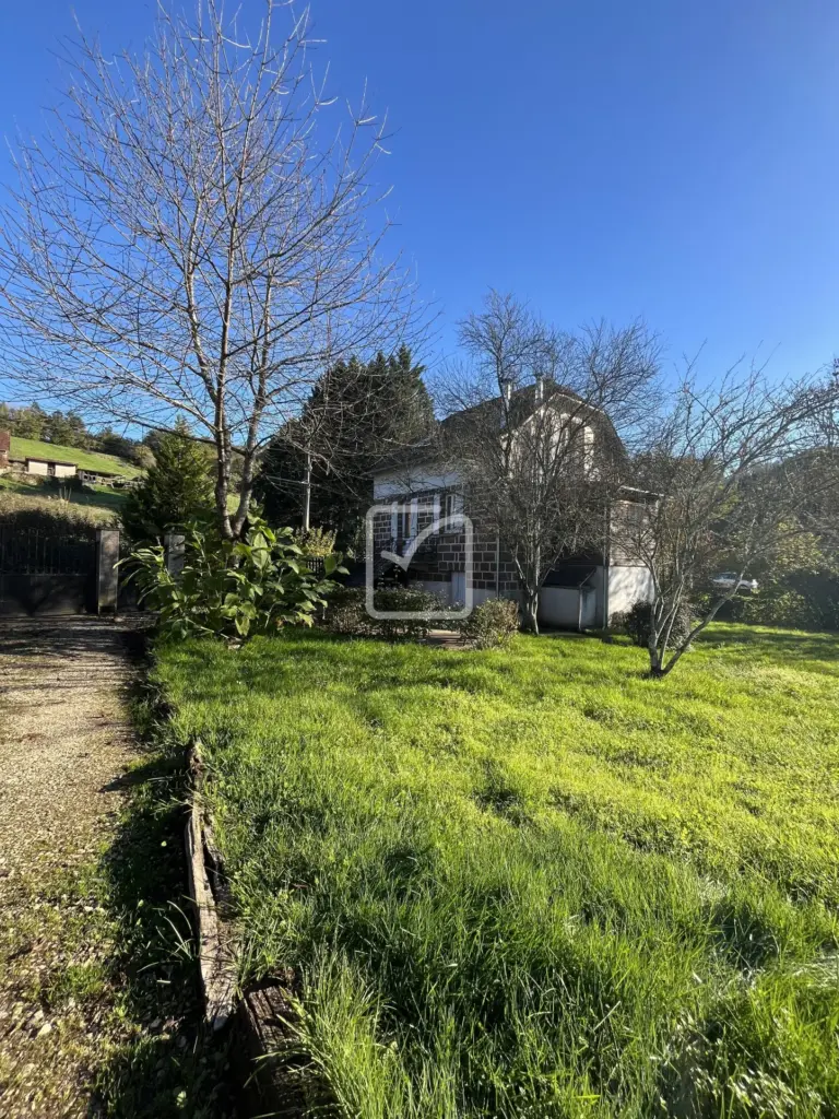 Maison en pierres de brasier rouge à Objat - 4 pièces, 96 m²