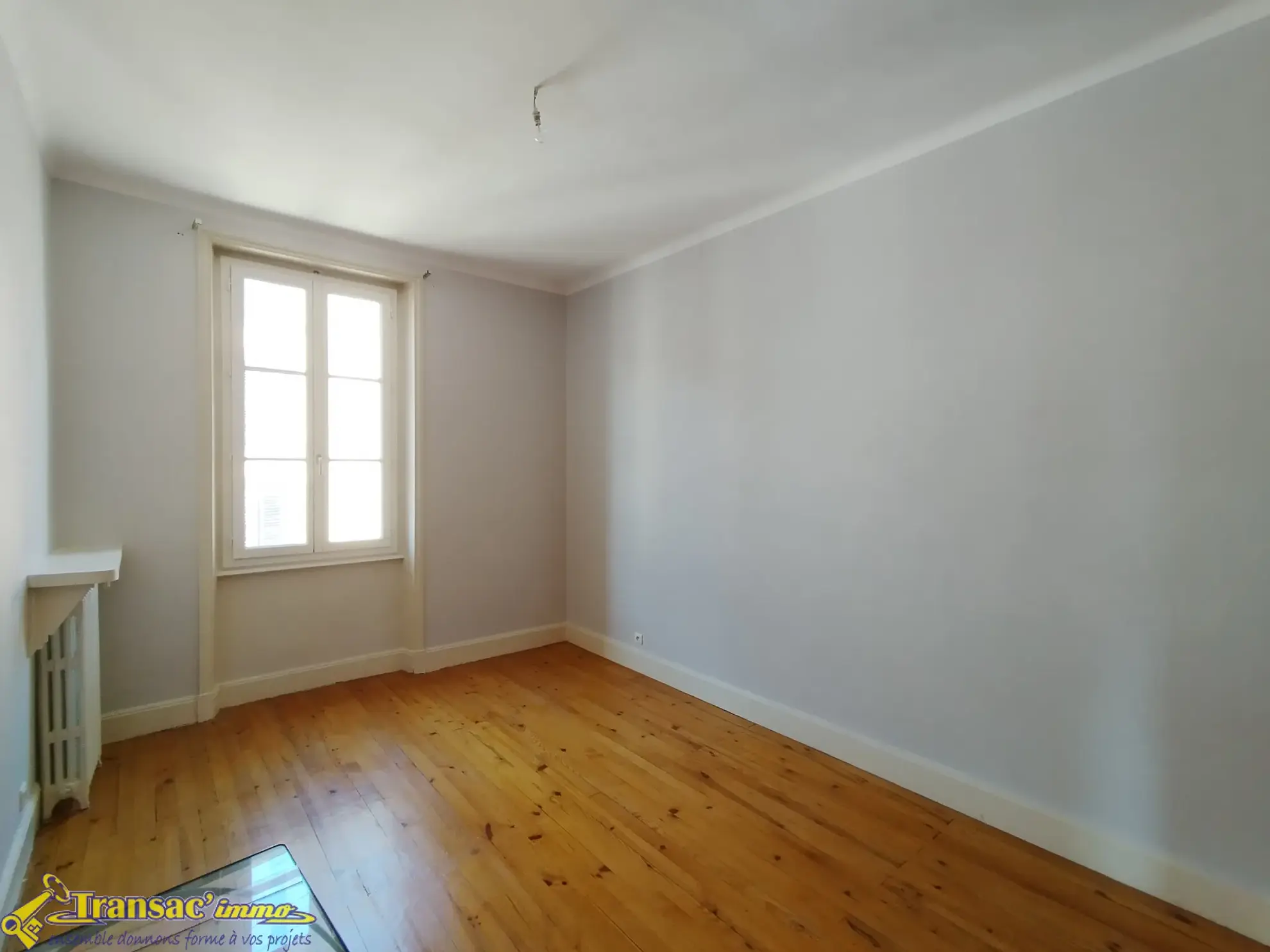 Immeuble à vendre à Thiers avec 3 appartements et atelier 