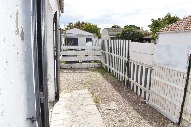Maison à vendre à La Bree les Bains - 50 m² proche de la plage 
