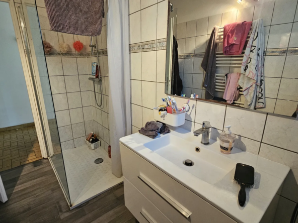 Pavillon 4 chambres avec sous-sol complet à Greges, près de Dieppe 