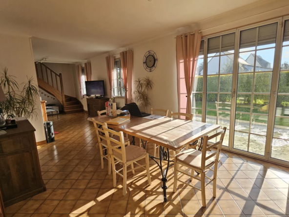 Pavillon 4 chambres avec sous-sol complet à Greges, près de Dieppe 