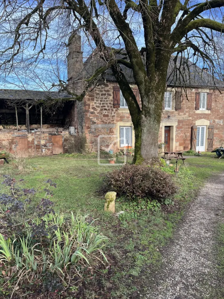 Corps de ferme 6 pièces à Saint Robert, Corrèze