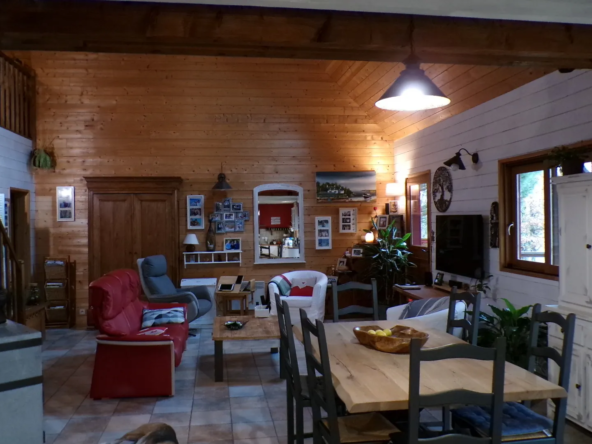 Charmant chalet en bois à Nérondes sur 1,23 hectare 