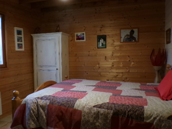 Charmant chalet en bois à Nérondes sur 1,23 hectare 