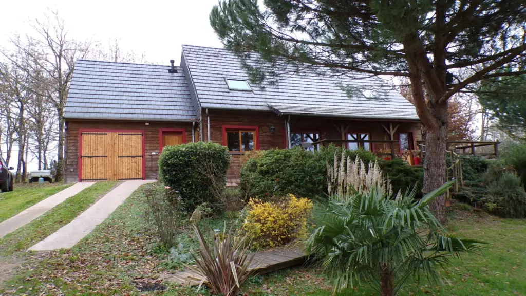 Charmant chalet en bois à Nérondes sur 1,23 hectare