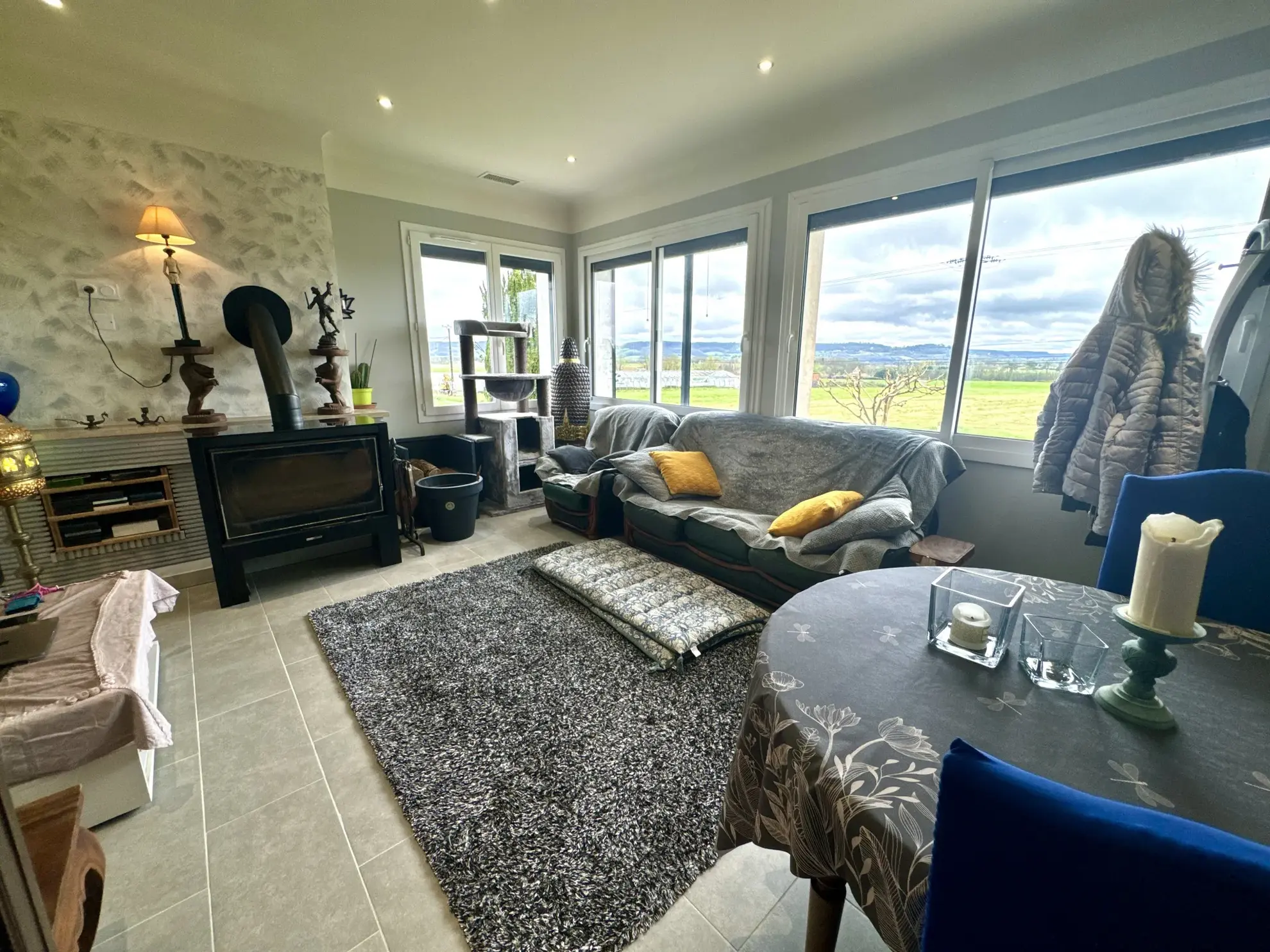 Maison en pierre avec 4 chambres et jardin spacieux à Saint-Sylvestre-sur-Lot 