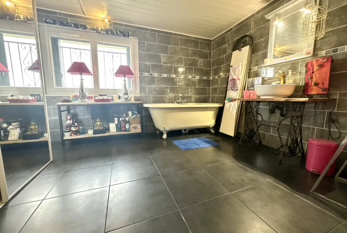 Maison en pierre avec 4 chambres et jardin spacieux à Saint-Sylvestre-sur-Lot 