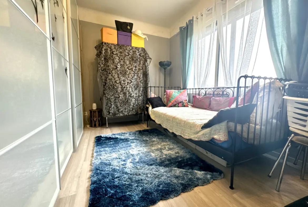 Maison en pierre avec 4 chambres et jardin spacieux à Saint-Sylvestre-sur-Lot 