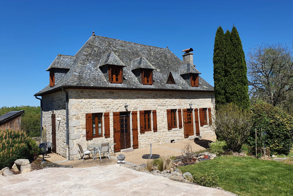 Maison de caractère avec piscine en Xaintrie 
