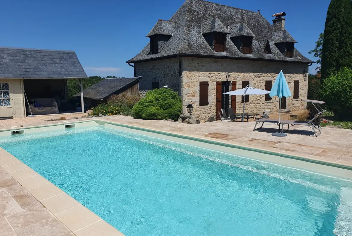 Maison de caractère avec piscine en Xaintrie 