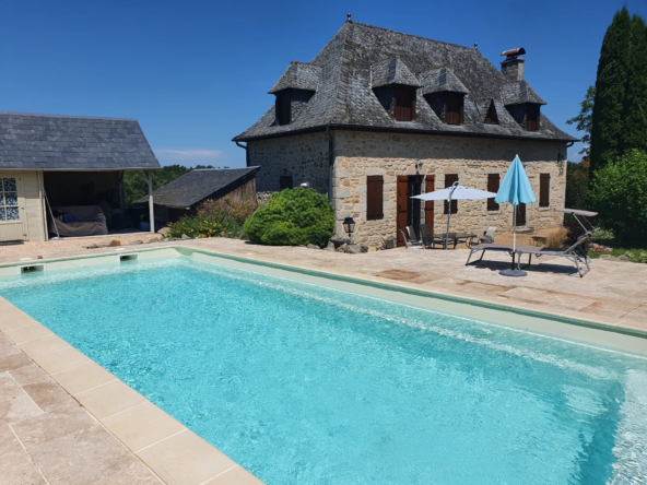 Maison de caractère avec piscine en Xaintrie 