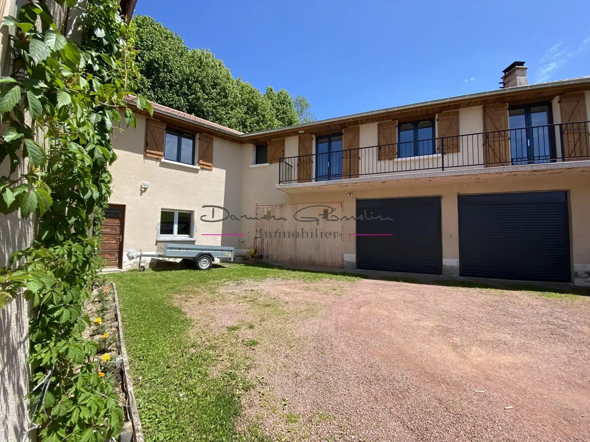 Maison en pierre de 92 m² à Thizy-les-Bourgs avec 3100 m² de terrain 