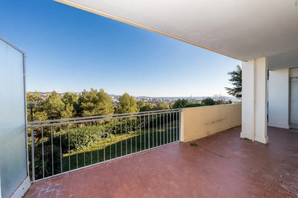 Appartement avec vue mer à vendre à St Laurent du Var