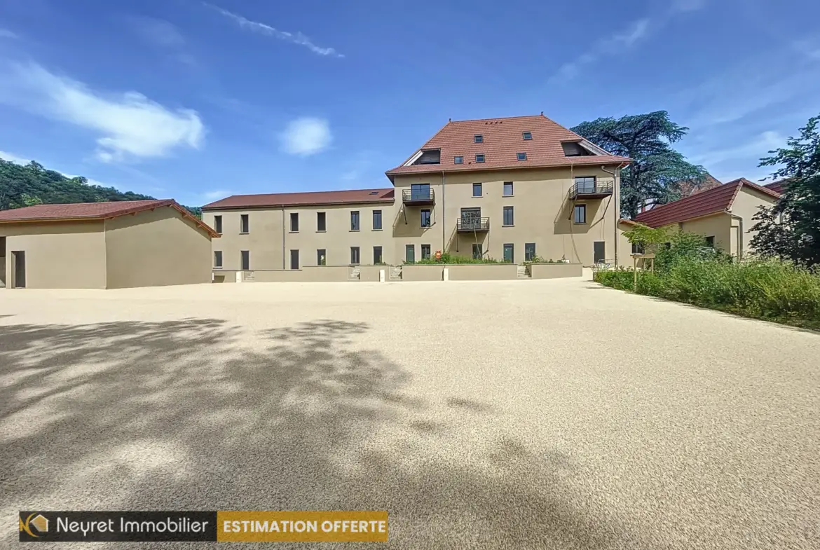 T4 avec terrasse et 2 parkings privatifs à Serezin du Rhône 