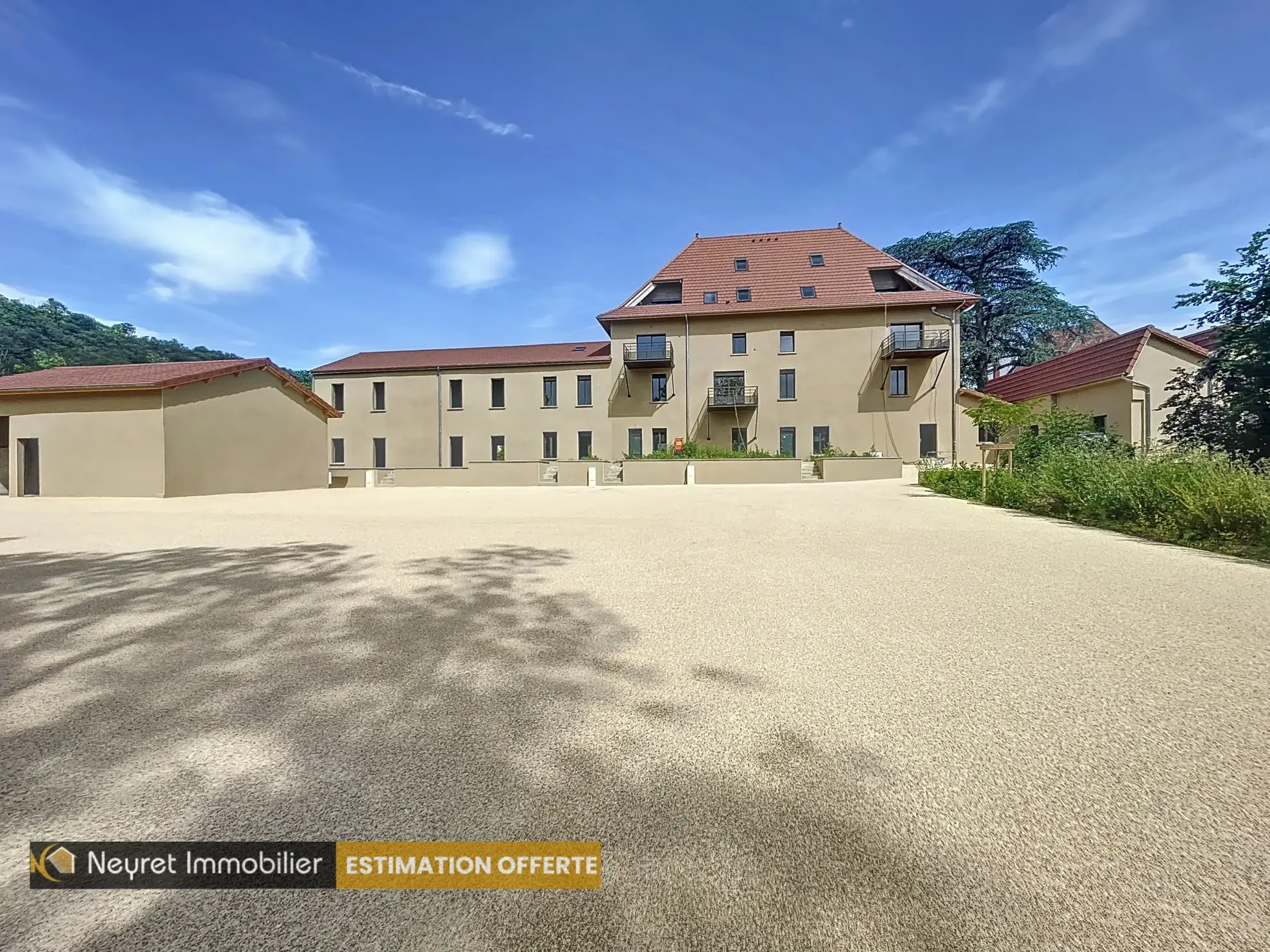T4 avec terrasse et 2 parkings privatifs à Serezin du Rhône 