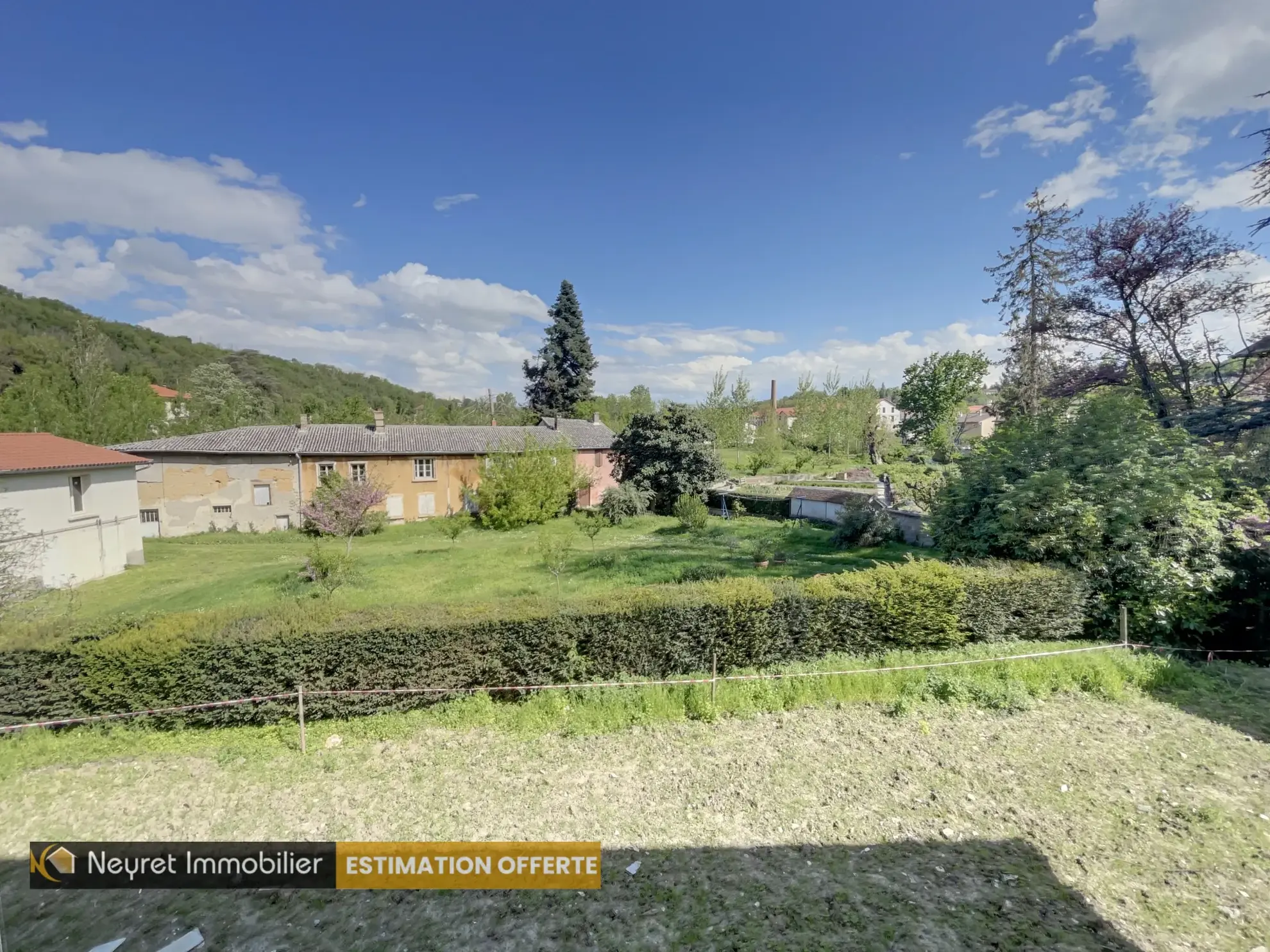 T4 avec terrasse et 2 parkings privatifs à Serezin du Rhône 