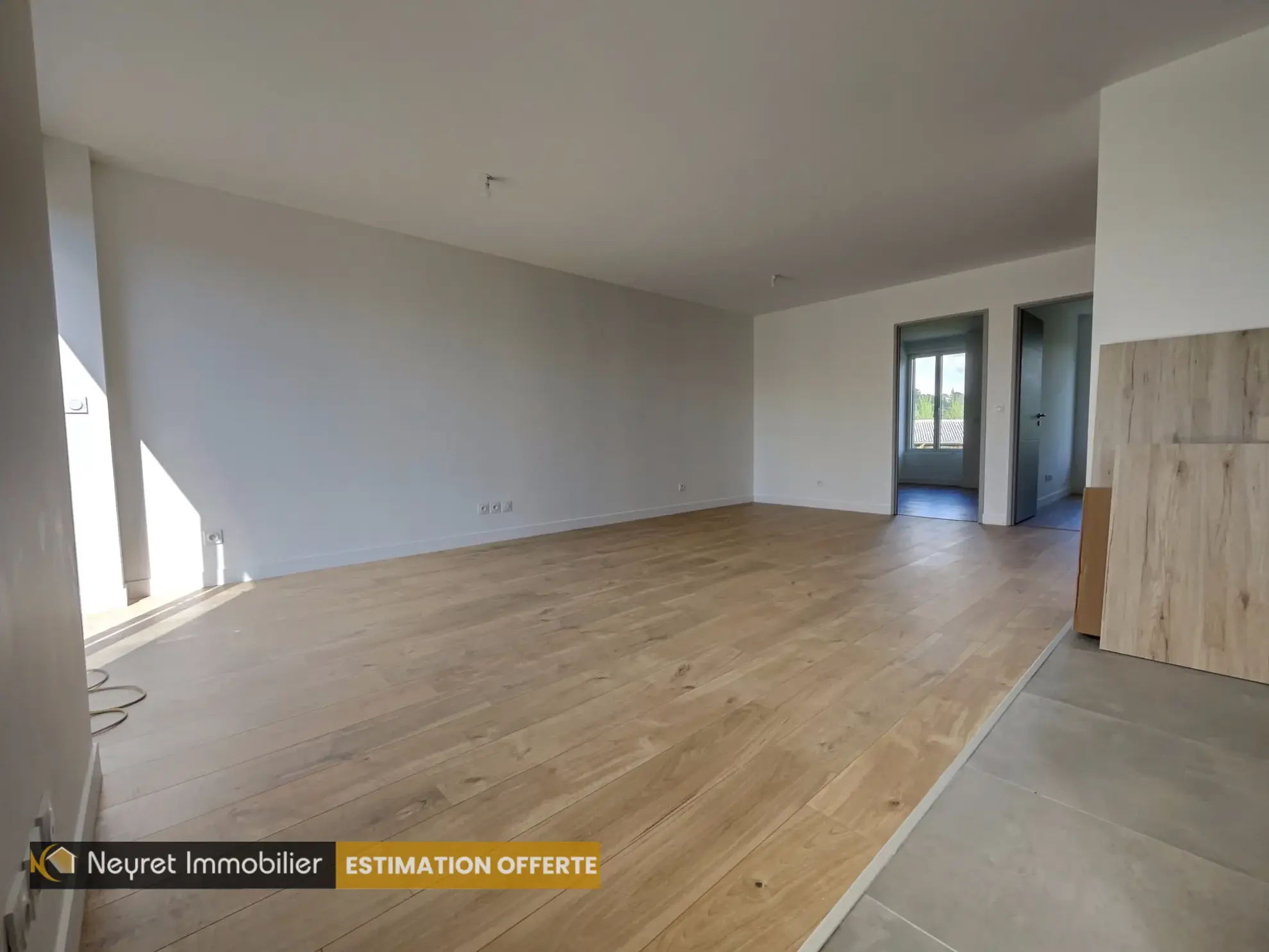 T4 avec terrasse et 2 parkings privatifs à Serezin du Rhône 