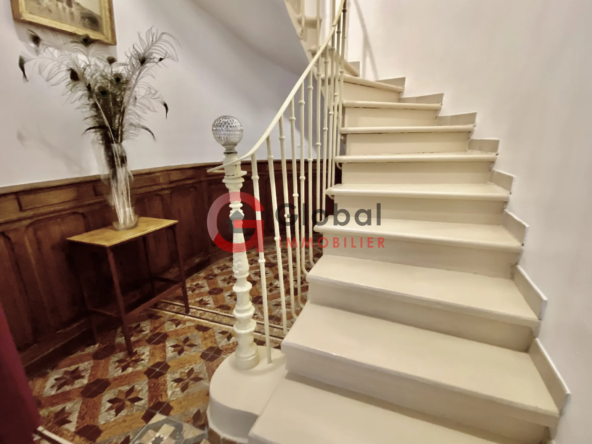 Maison de maître en pierre avec garage à Montouliers - 284 000€ 