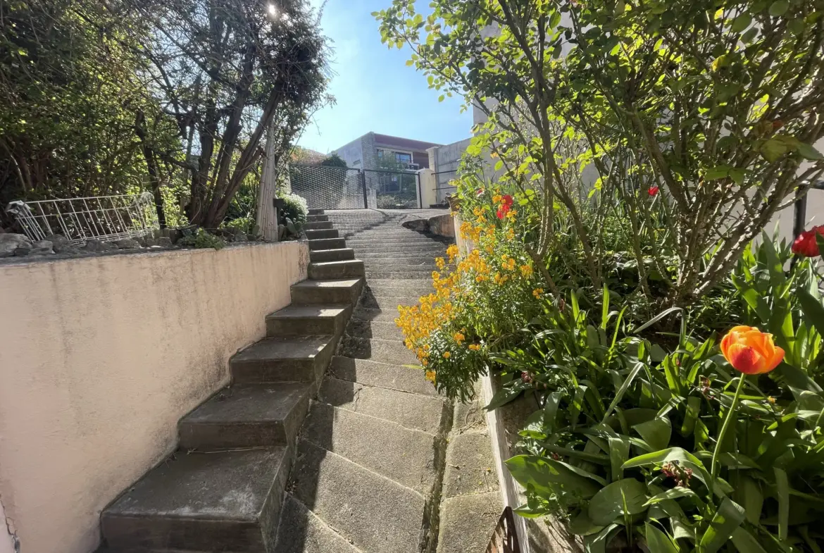 Maison de ville proche de Vichy à vendre 