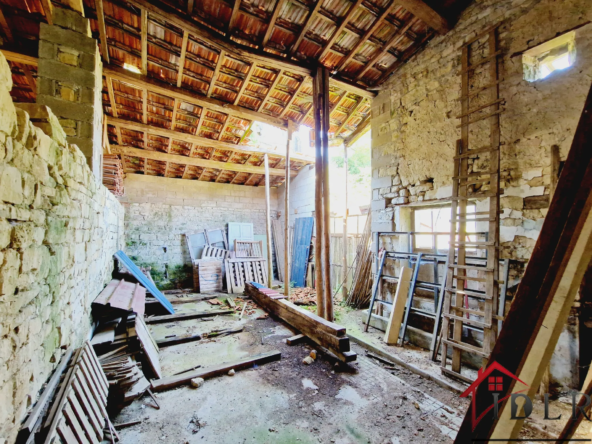 Ancienne ferme à rénover à Villars st Marcellin 