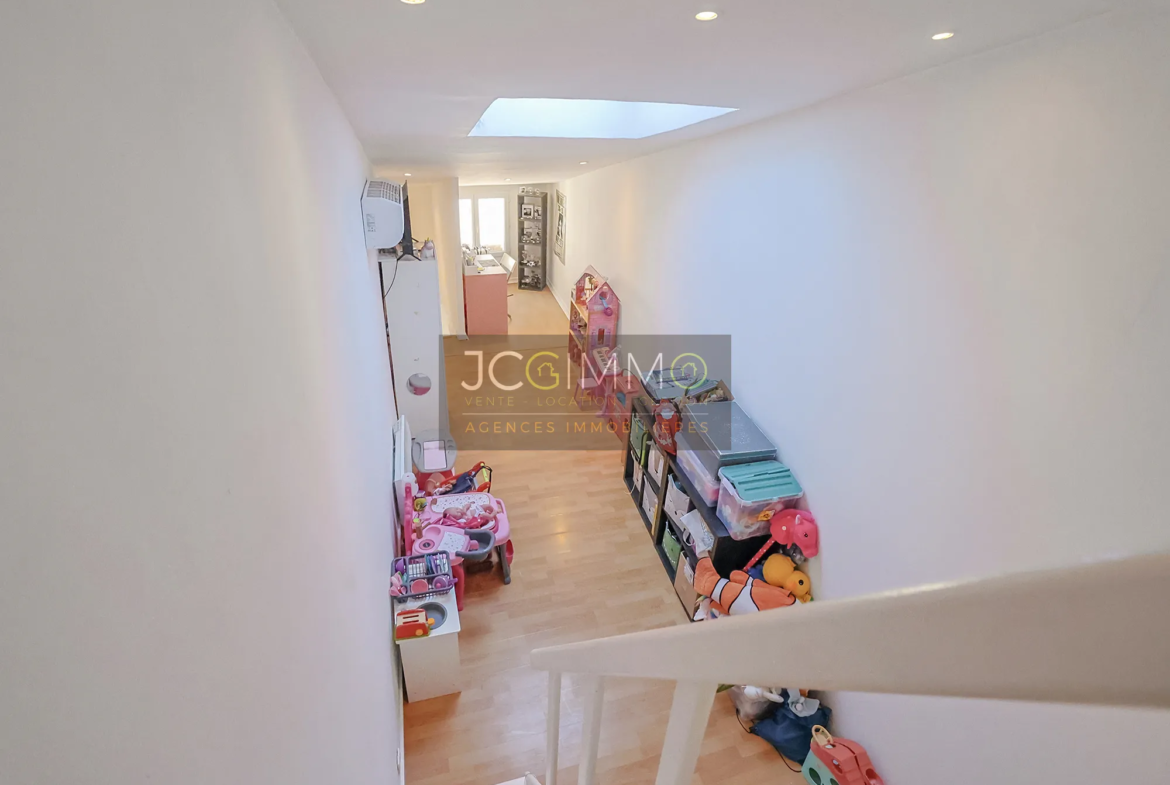 Maison de village T4 rénovée à Pignans - 105 m2 en plein centre 