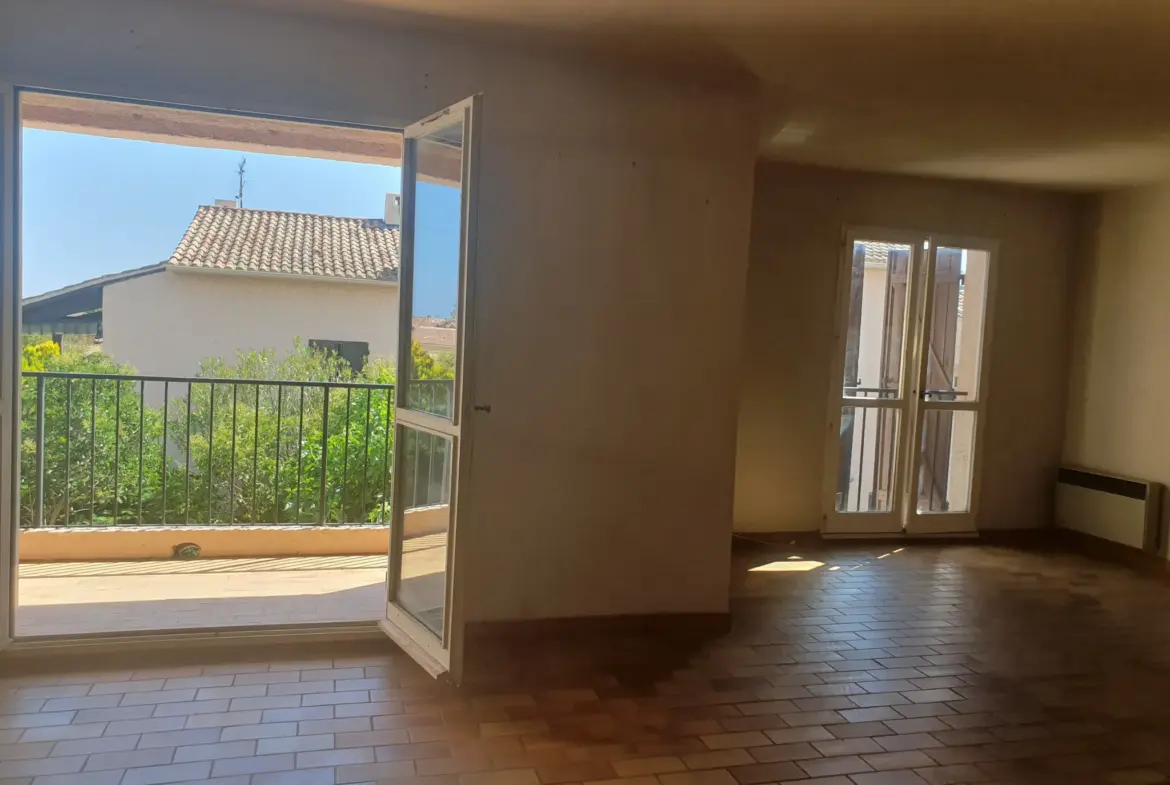 Trois pièces avec terrasse et garage à Carqueiranne 