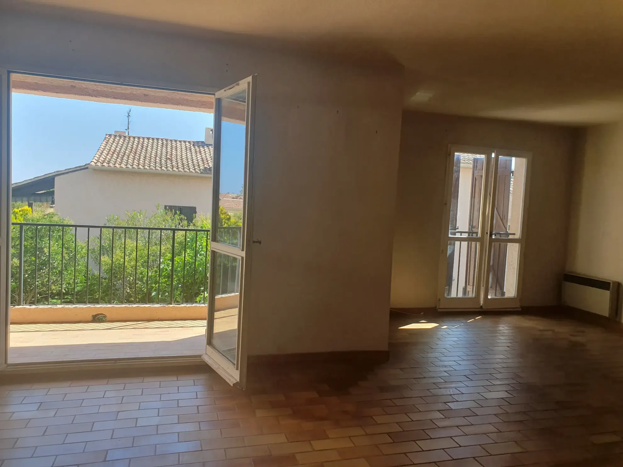 Trois pièces avec terrasse et garage à Carqueiranne 