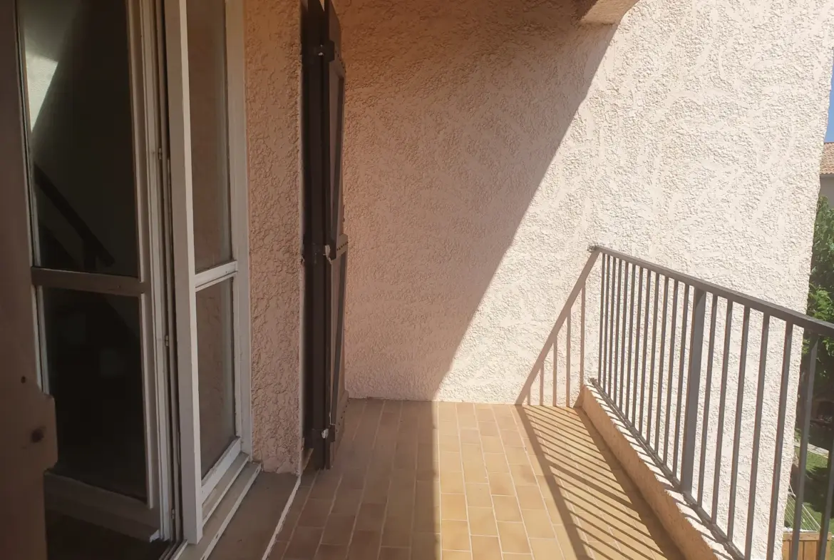 Trois pièces avec terrasse et garage à Carqueiranne 