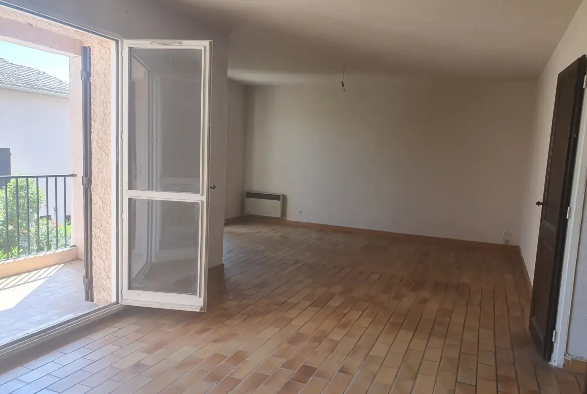 Trois pièces avec terrasse et garage à Carqueiranne 