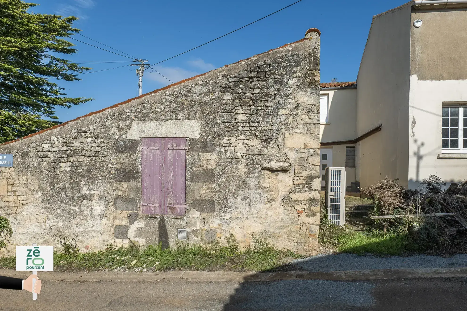 Maison d'environ 100 m² à vendre à Saint-Aubin-la-Plaine 
